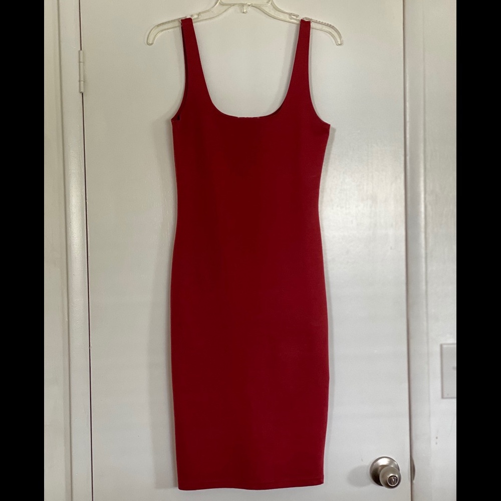 Cute rust colored midi-dress!